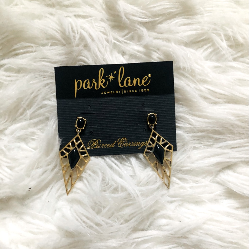 320 Park Lane Earrings 13$